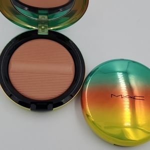 MAC Cosmetics -Bronzing Powder